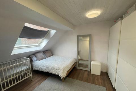 19 Truesdale Road, London, E6 5PT