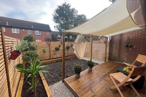 19 Truesdale Road, London, E6 5PT