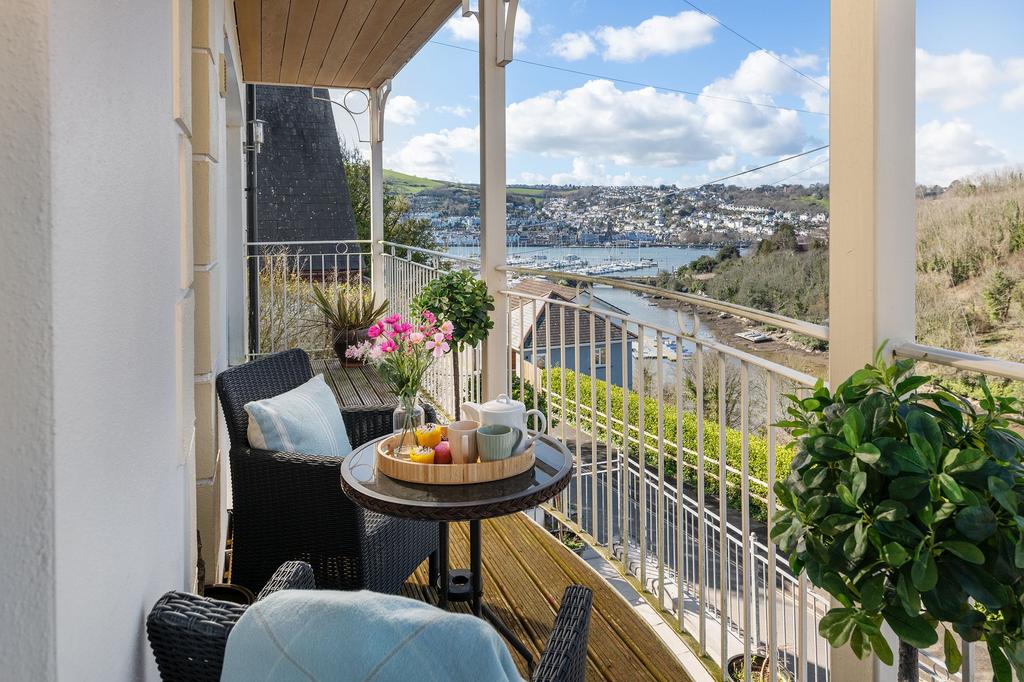 Balcony Inglewood Kingswear