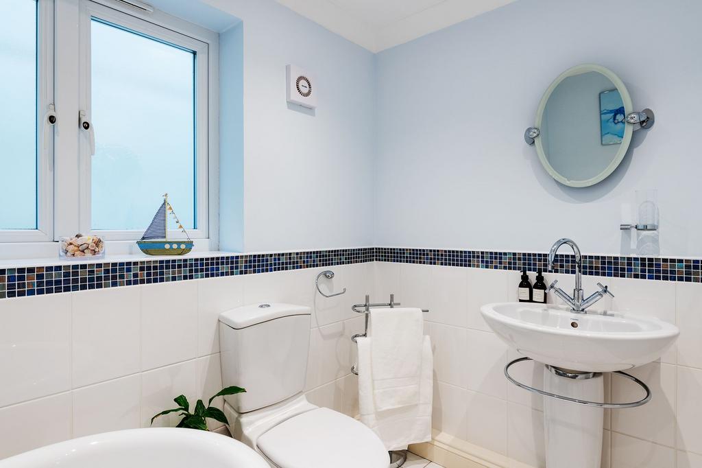 Bathroom Inglewood Kingswear