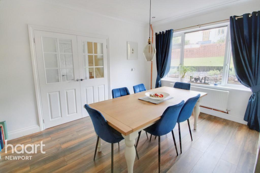 Brynglas Avenue, Newport 3 bed detached house for sale £300,000