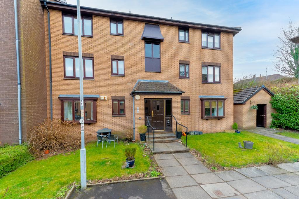 Burnfield Gardens, 1/1, Giffnock... 2 bed flat £120,000