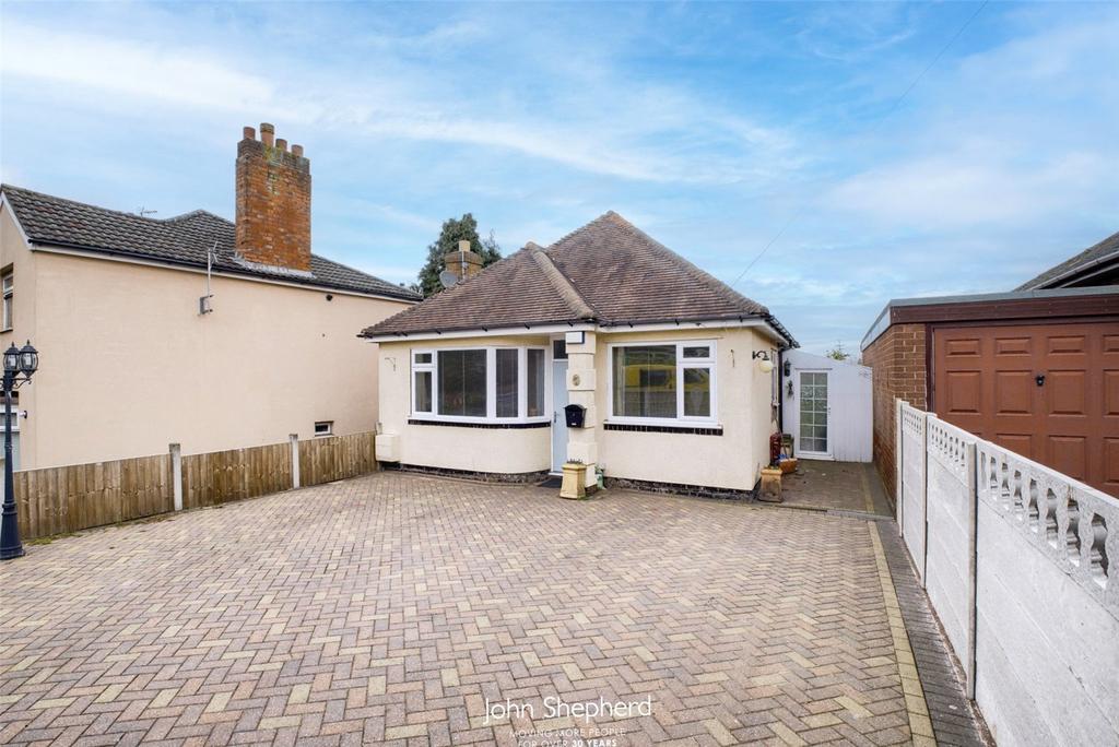 Chester Road, Brownhills, Walsall... 2 bed bungalow £240,000