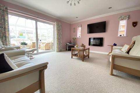 14a Fairlie, Ringwood, BH24 1TS