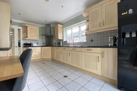 14a Fairlie, Ringwood, BH24 1TS