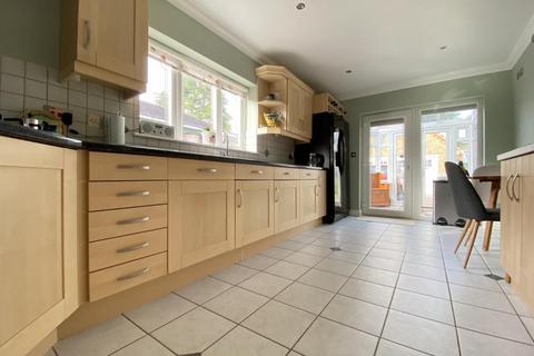 14a Fairlie, Ringwood, BH24 1TS