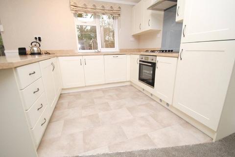 1 bedroom lodge for sale, Upminster, Essex, RM14