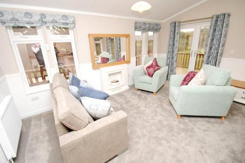 1 bedroom lodge for sale, Upminster, Essex, RM14