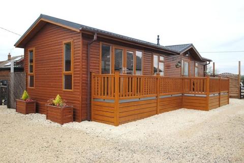 1 bedroom lodge for sale, Upminster, Essex, RM14