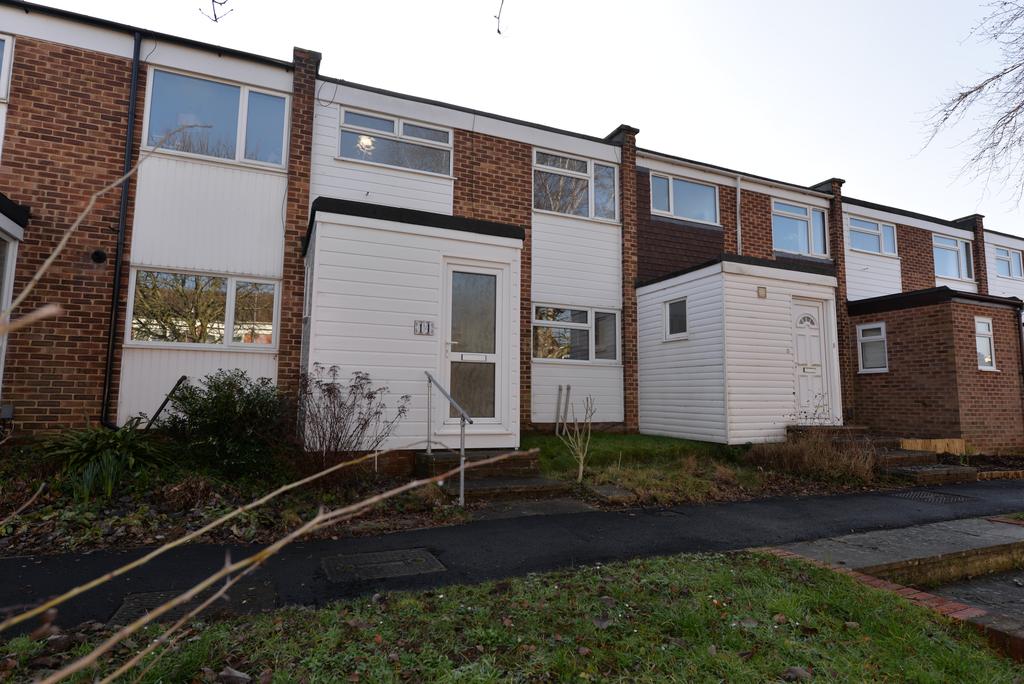 Cam Walk, Eastrop, Basingstoke, RG21 3 bed terraced house £1,300 pcm