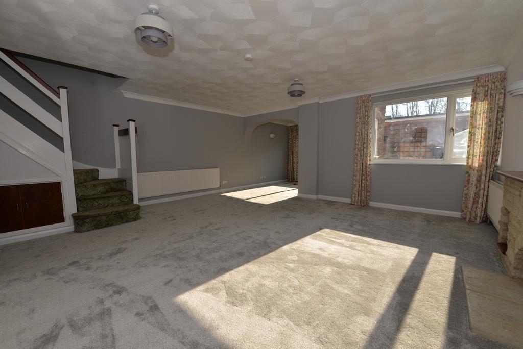 Cam Walk, Eastrop, Basingstoke, RG21 3 bed terraced house to rent £