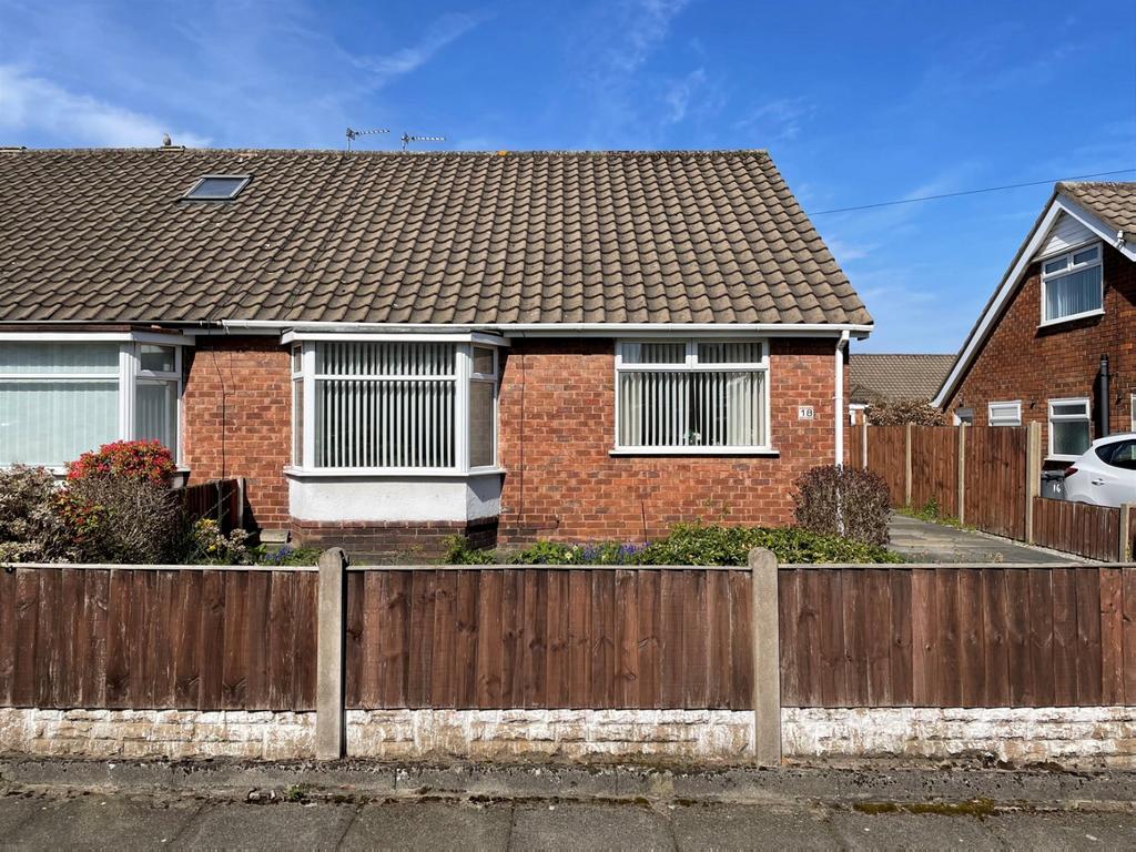 Redwood Drive, Ormskirk 3 bed semidetached bungalow for sale £230,000