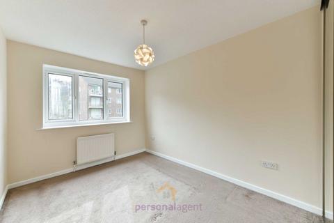 2 bedroom flat to rent, Churchill House, Banstead