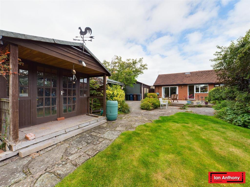 Southport Road, Scarisbrick, Southport 3 bed semidetached bungalow £