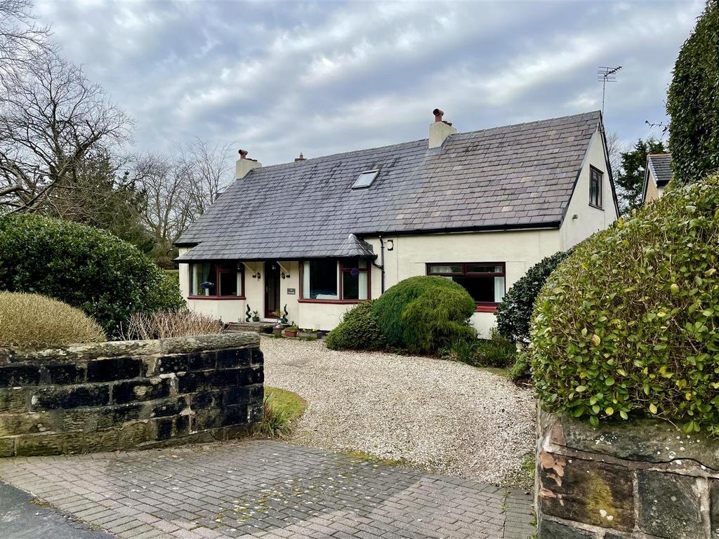 Moss Delph Lane, Aughton, Ormskirk 4 bed detached bungalow £400,000