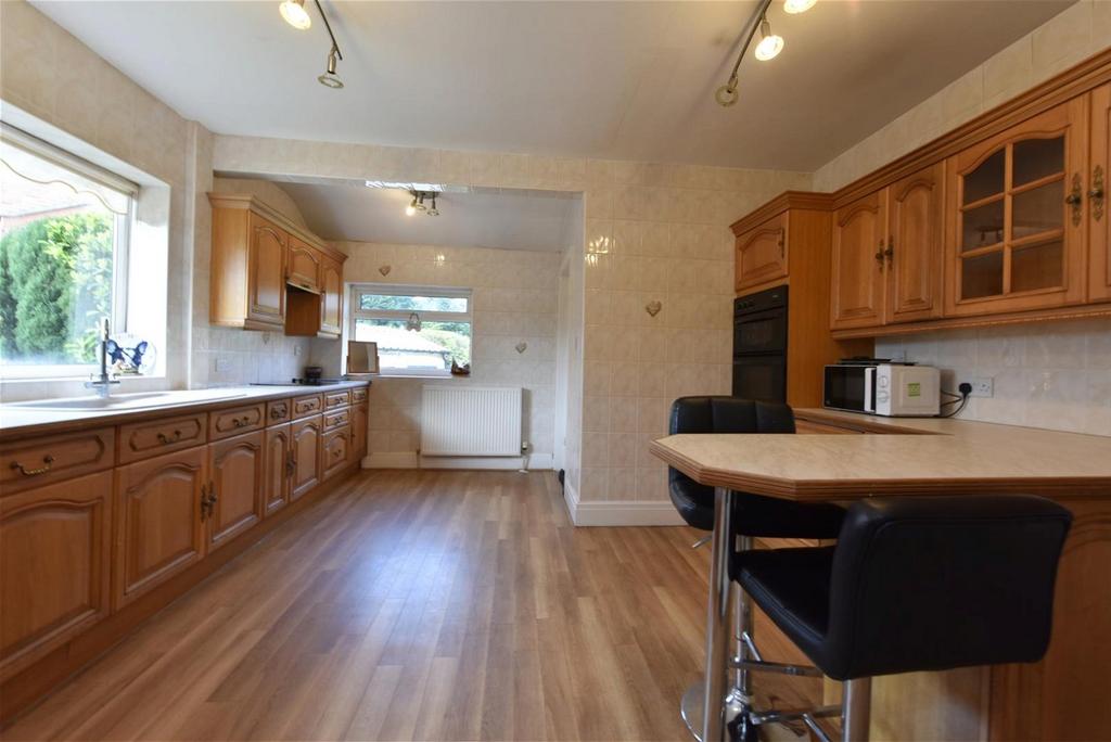 Moss Delph Lane, Aughton, Ormskirk 4 bed detached bungalow £400,000