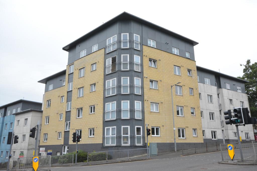 Bellsmeadow Road, Falkirk... 2 bed flat £102,000