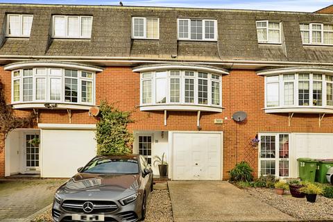 30 Beech Close, Folkestone, CT19 5TB
