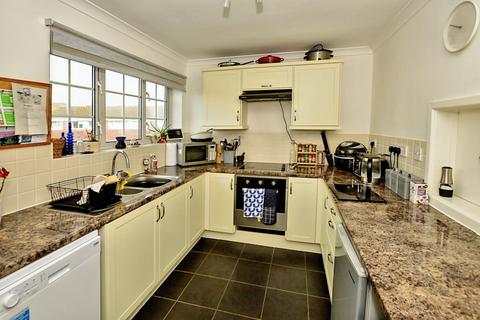 30 Beech Close, Folkestone, CT19 5TB