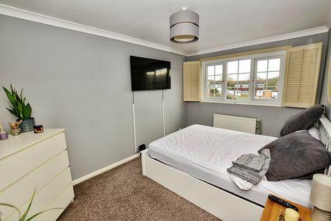 30 Beech Close, Folkestone, CT19 5TB