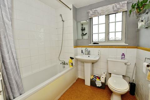 30 Beech Close, Folkestone, CT19 5TB