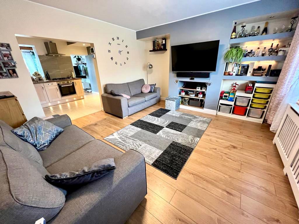 Pilkington Road, Kearsley, BL4 3 bed semidetached house £210,000