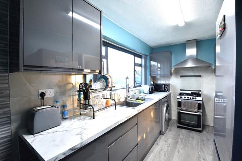 17 Kynance Close, Luton, LU2 9DN