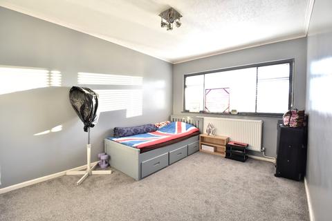 17 Kynance Close, Luton, LU2 9DN