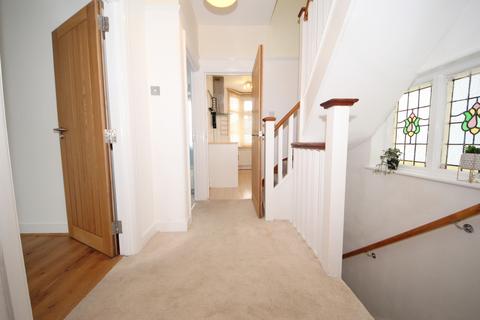 2 bedroom flat to rent, Doveridge Gardens, Palmers Green N13