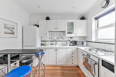 2 View Crescent, London, N8 8RW