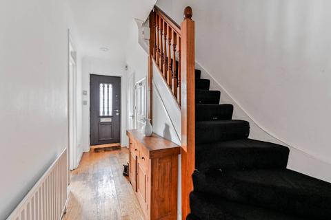 2 View Crescent, London, N8 8RW
