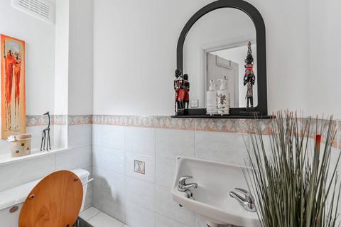 2 View Crescent, London, N8 8RW