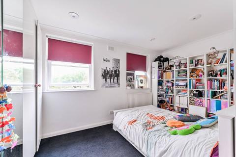 2 View Crescent, London, N8 8RW