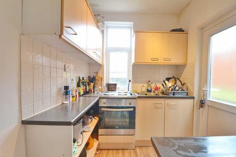 4 bedroom semi-detached house to rent - Monks Park Avenue, Horfield