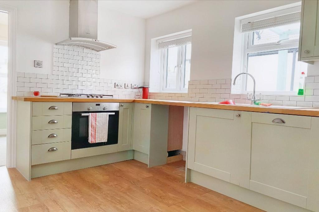 St. Andrews Road, Exmouth EX8 2 bed flat £995 pcm (£230 pw)