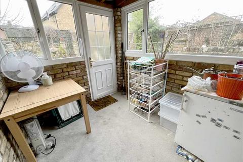 2 bedroom terraced house for sale - Glencoe Road, Bushey, WD23.