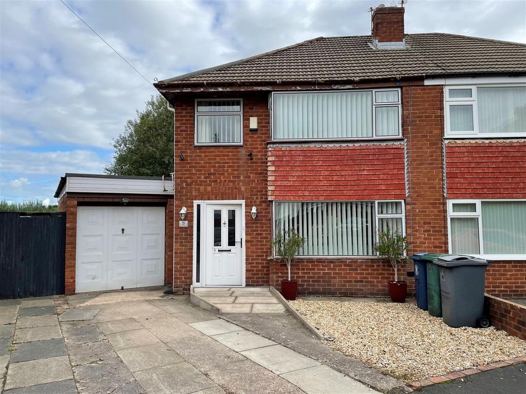 Willow Crescent, Burscough, Lancashire 3 bed semi-detached house - £215,000