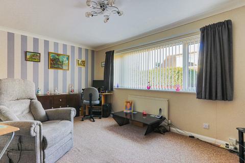 3 bedroom semi-detached bungalow for sale - Grandale, Hull, HU7 4BL