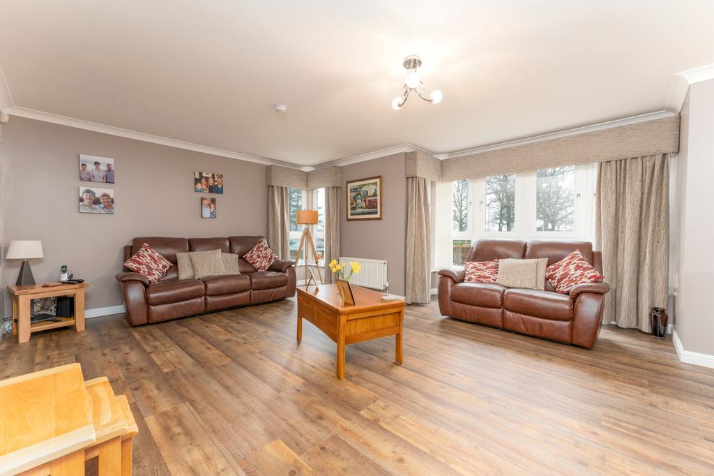 The Paddock, Hamilton, Lanarkshire, ML3 0RB 3 bed flat £229,000