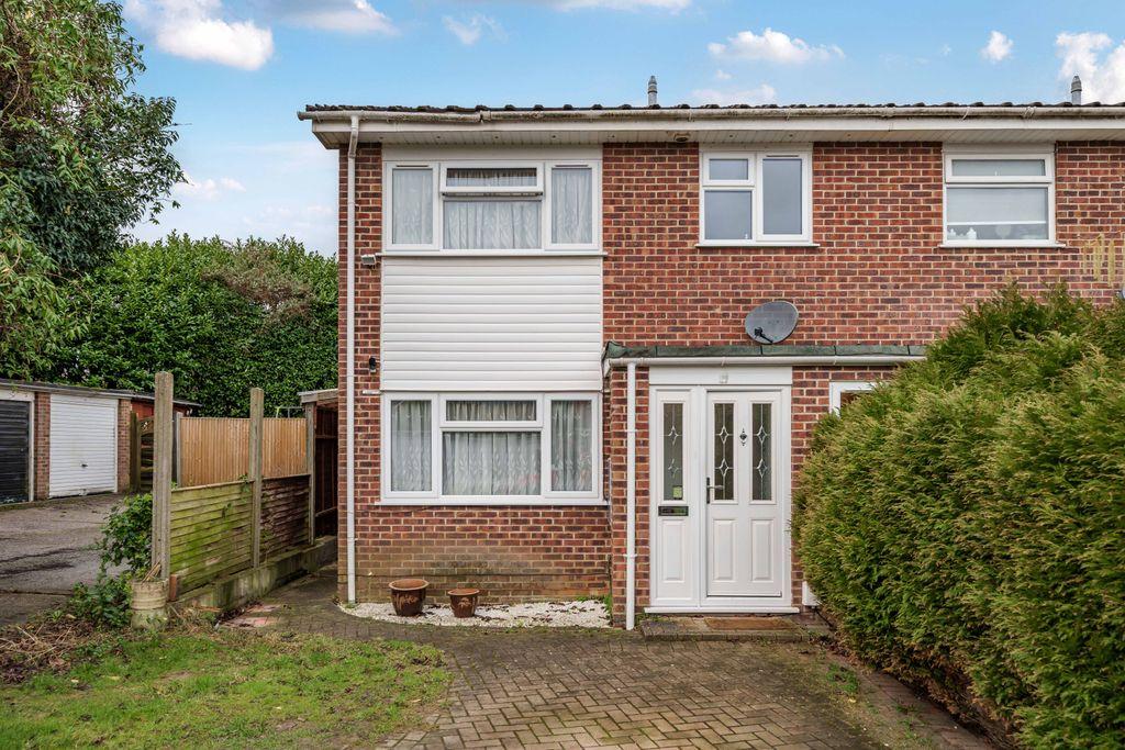 Lightsfield, Oakley, Basingstoke RG23... 3 bed semi-detached house - £ ...