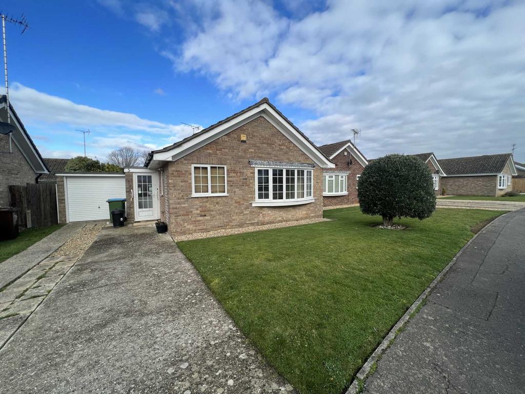 Mornington Crescent, Felpham 2 bed bungalow £1,275 pcm (£294 pw)