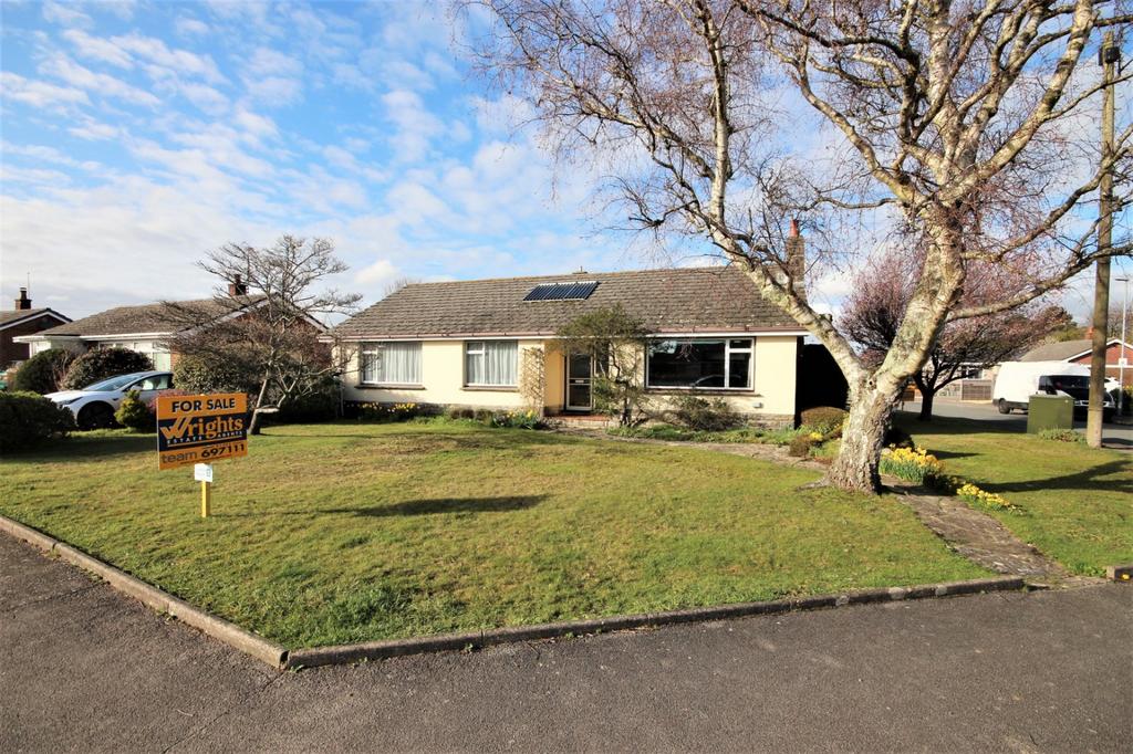 Highfield Road, Corfe Mullen, Wimborne, Dorset, BH21 3 bed bungalow for