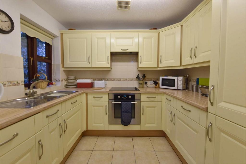 Ormond Avenue, Westhead, Ormskirk 2 bed semidetached bungalow for sale £130,000