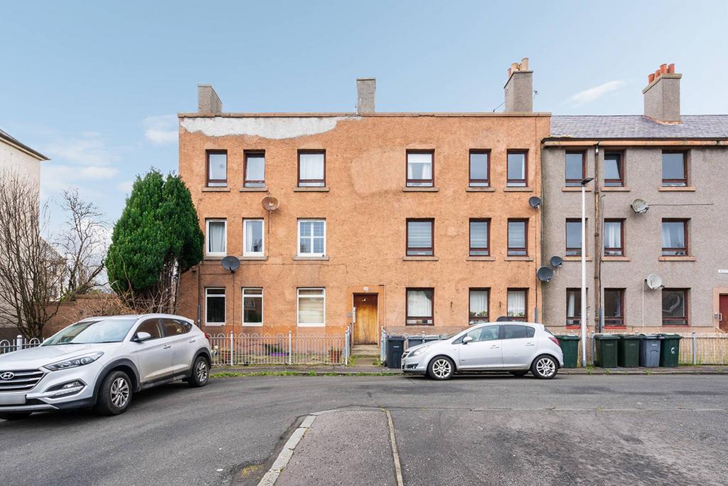 54/1 Royston Mains Crescent... 2 bed ground floor flat £110,000