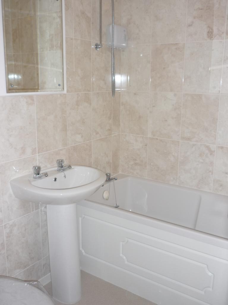 Gate Tree Close, Kingsteignton TQ12 1 bed flat £595 pcm (£137 pw)