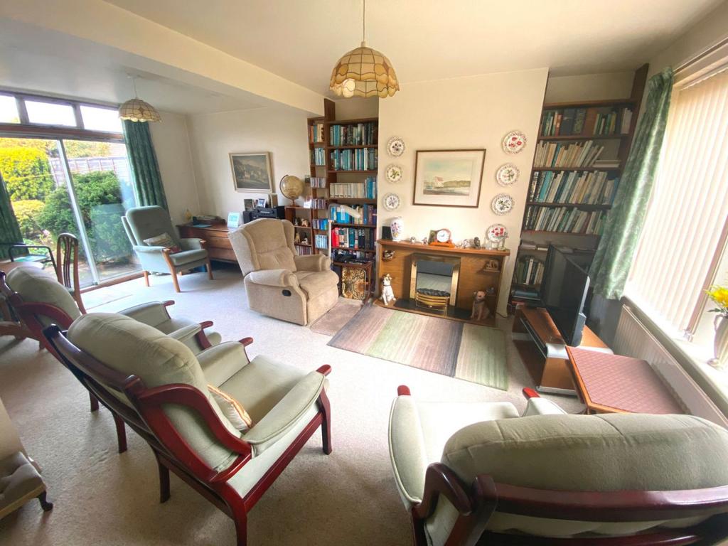 Lounge/dining room
