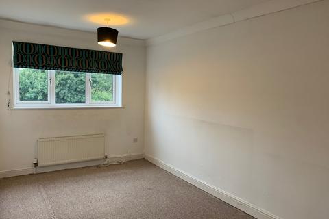 undefined, Litton, Tamworth, B77