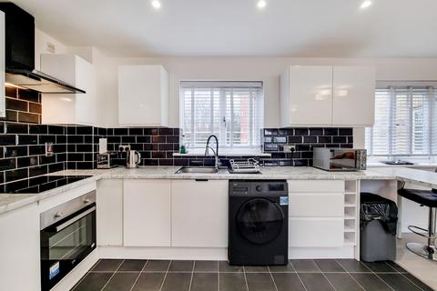 2 bedroom apartment to rent, Kendal, Essex, RM19