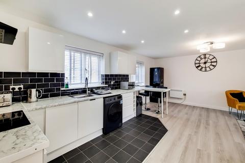 2 bedroom apartment to rent, Kendal, Essex, RM19