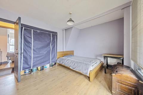 Flat B, 210 Basingstoke Road, Reading, RG2 0HH